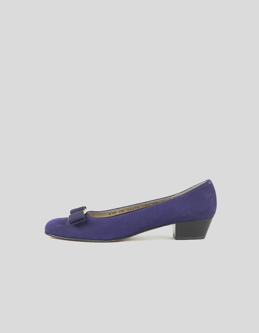 Salvatore ferragamo low outlet heel pumps