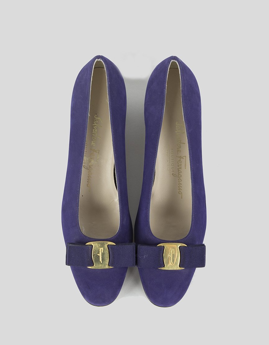 Salvatore ferragamo outlet low heel pumps