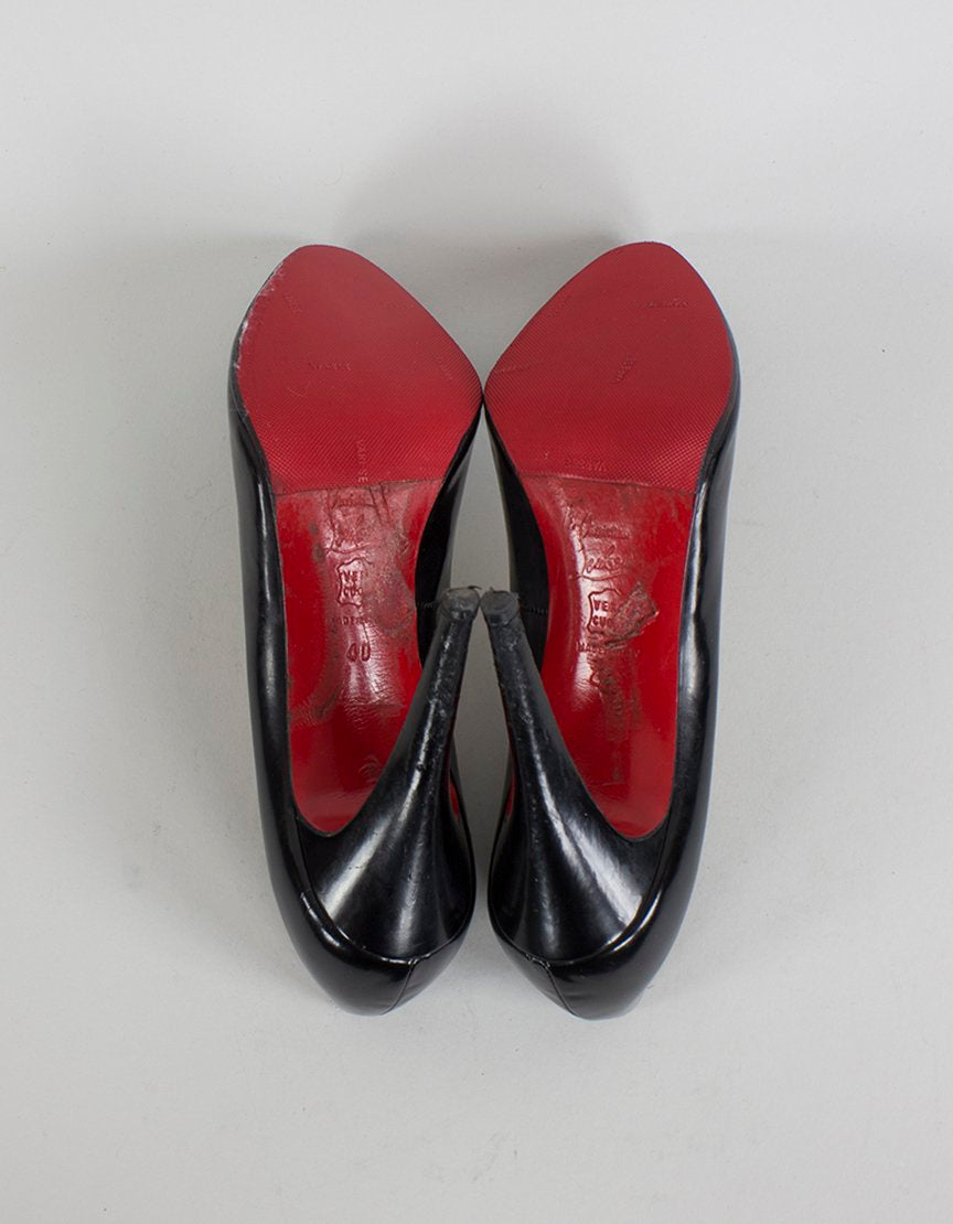 Christian Louboutin Simple Black Pumps With Rounded Toe Size 40