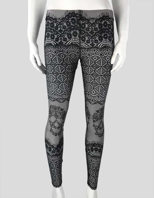 Zara Terez Black And White Skull Lace Performance Leggings Medium