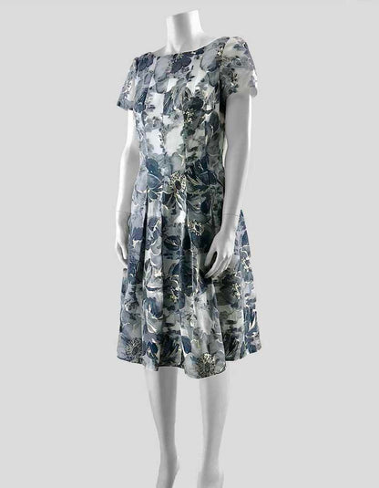 St John Knee Length Cocktail Dress In A Grey Silver And White Floral Pattern Size 4 US