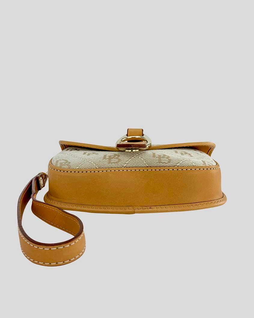 Dooney and clearance bourke wristlet strap