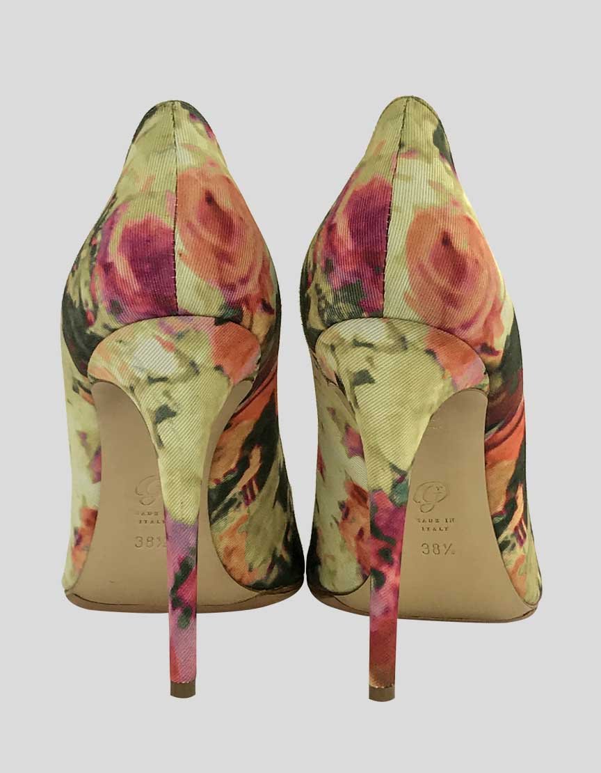 M Gemi Floral Patterned Pointed Toe Fabric Covered Pumps With Tonal Stitching And Covered Heels Size 38.5 It