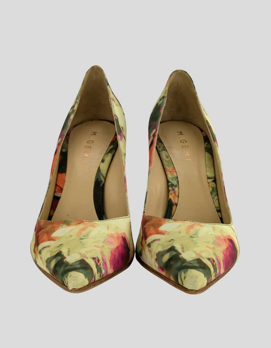 M Gemi Floral Patterned Pointed Toe Fabric Covered Pumps With Tonal Stitching And Covered Heels Size 38.5 It